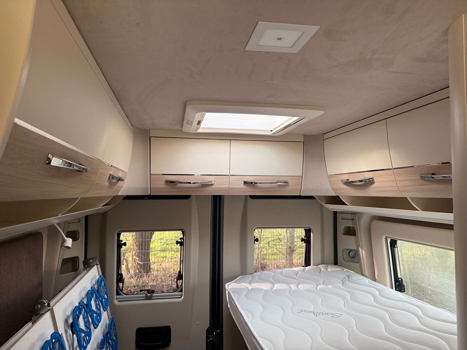 Fahrzeugabbildung Eura Mobil Van V 595 HB Alufelgen, RFK, Captain-Chair-Sitze