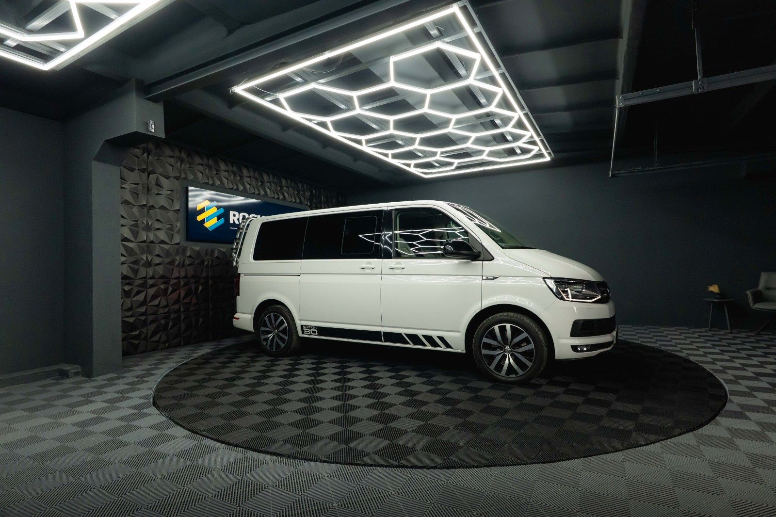 Fahrzeugabbildung Volkswagen T6 Multivan 2.0TDI DSG Edition 30 4Motion ACC
