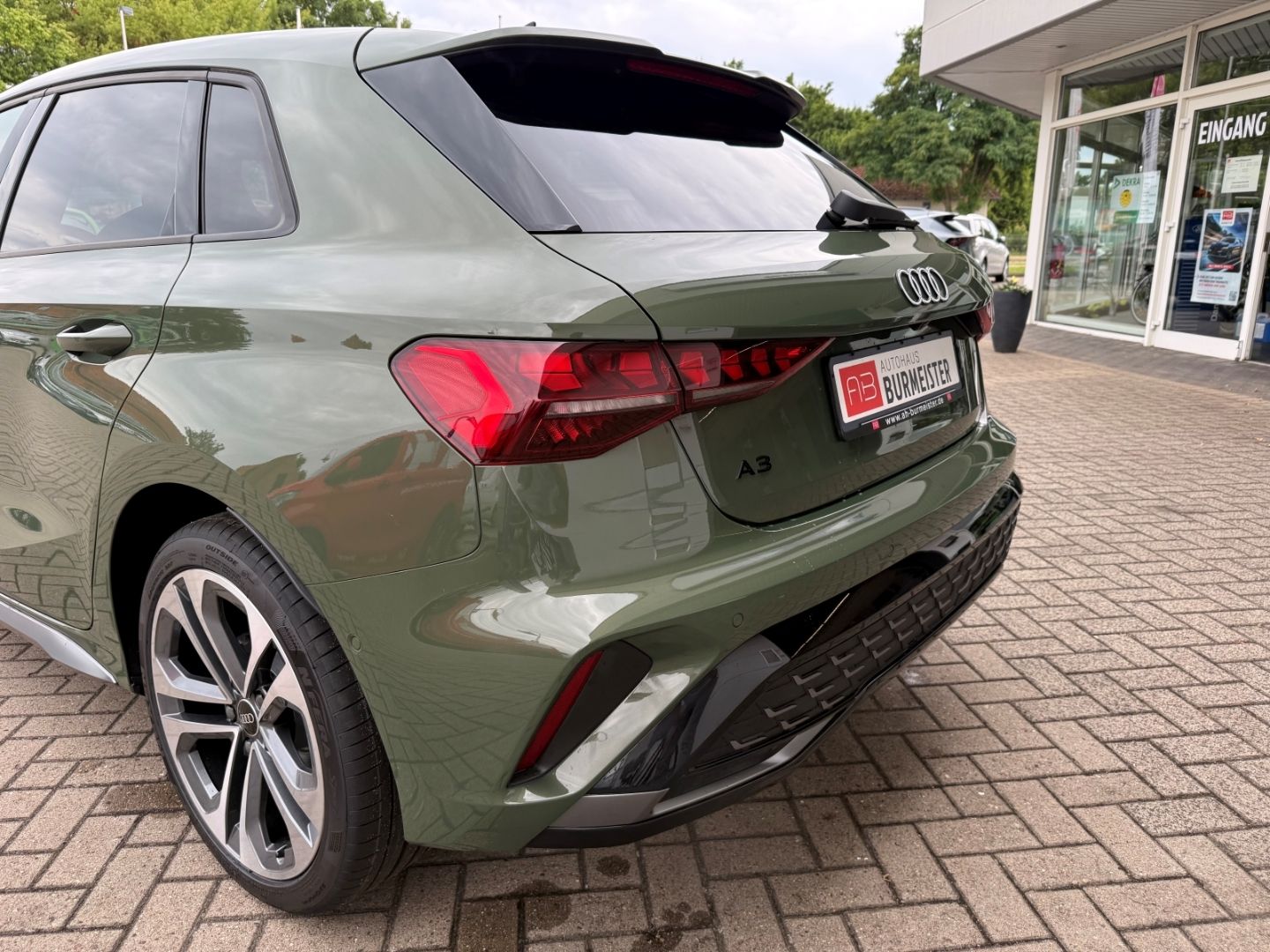 Fahrzeugabbildung Audi A3 TFSI Sportback S-Line Sport Pano Digi LED ACC
