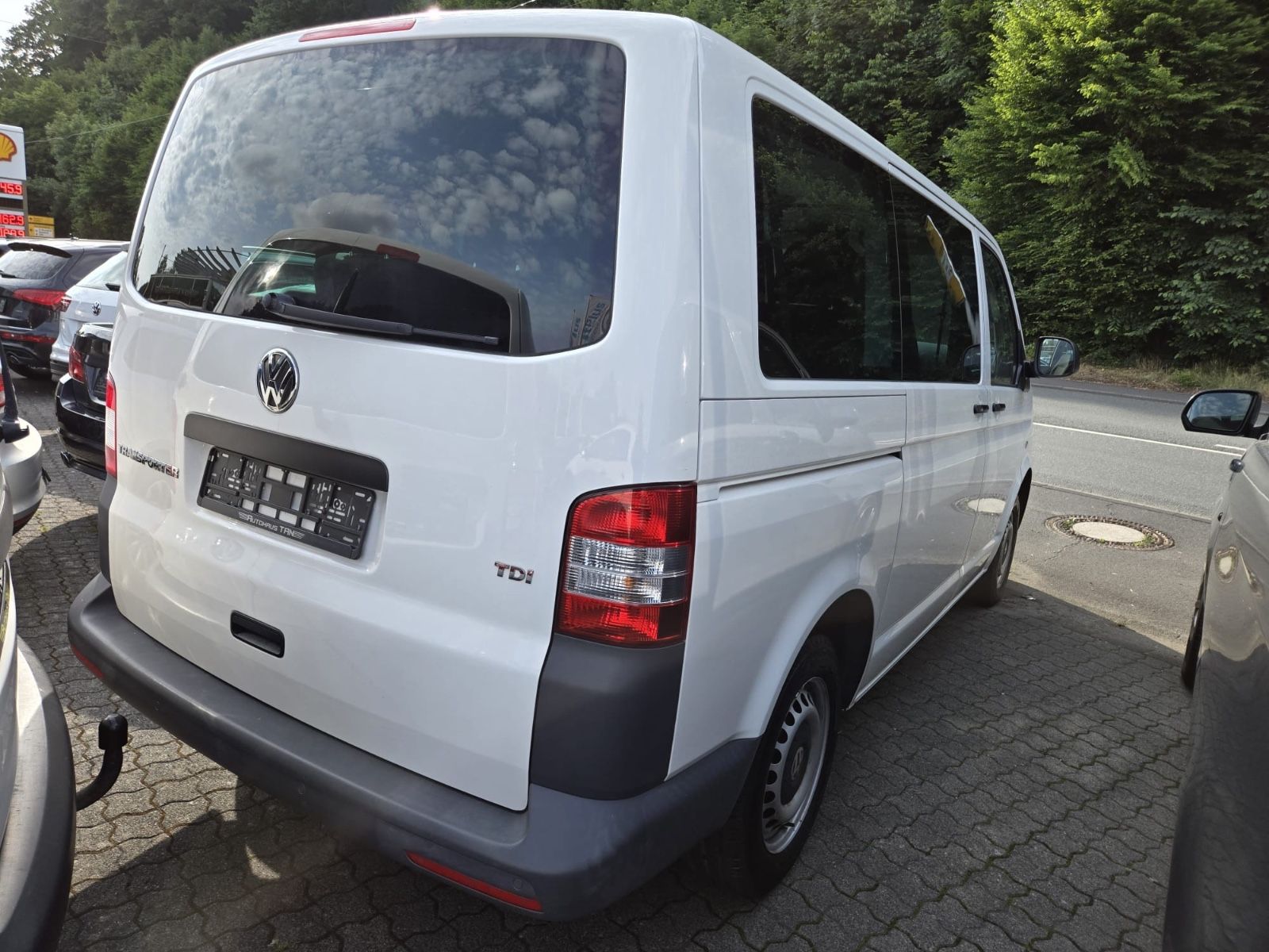 Fahrzeugabbildung Volkswagen T5 Transporter Kombi * 8.SITZER * NAVI *