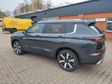Mitsubishi Outlander Plug-in Hybrid Intro Edition 2.4 - Mitsubishi Outlander: 2.4