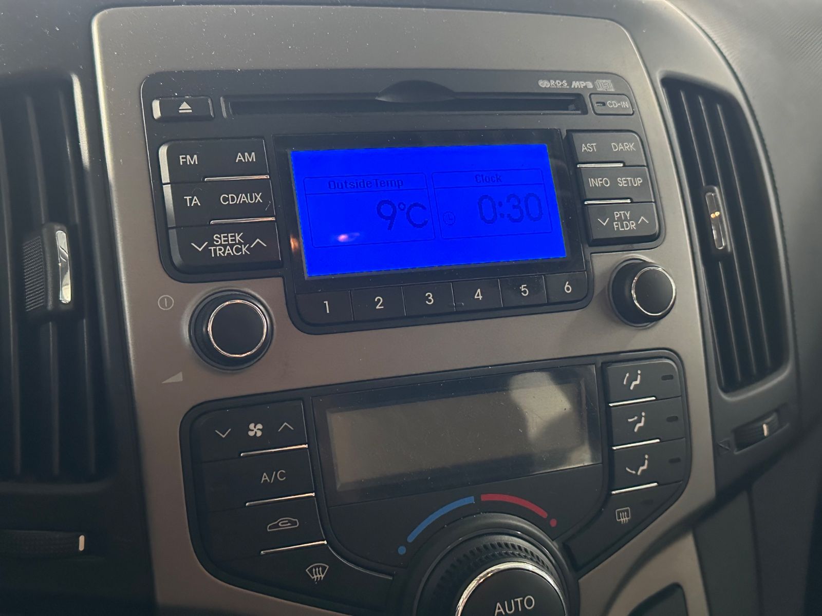 i30 1.4 Edition Plus*SHZ*MFL*PDC*ALU*50TKM