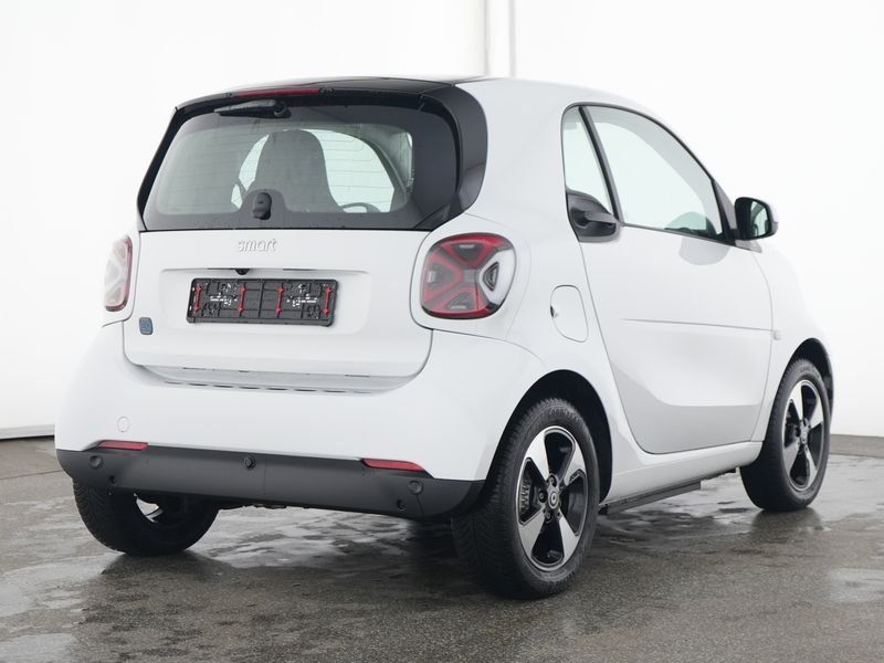 Fahrzeugabbildung Smart smart EQ fortwo Exclusive*Kamera*Media*LED*22kW*