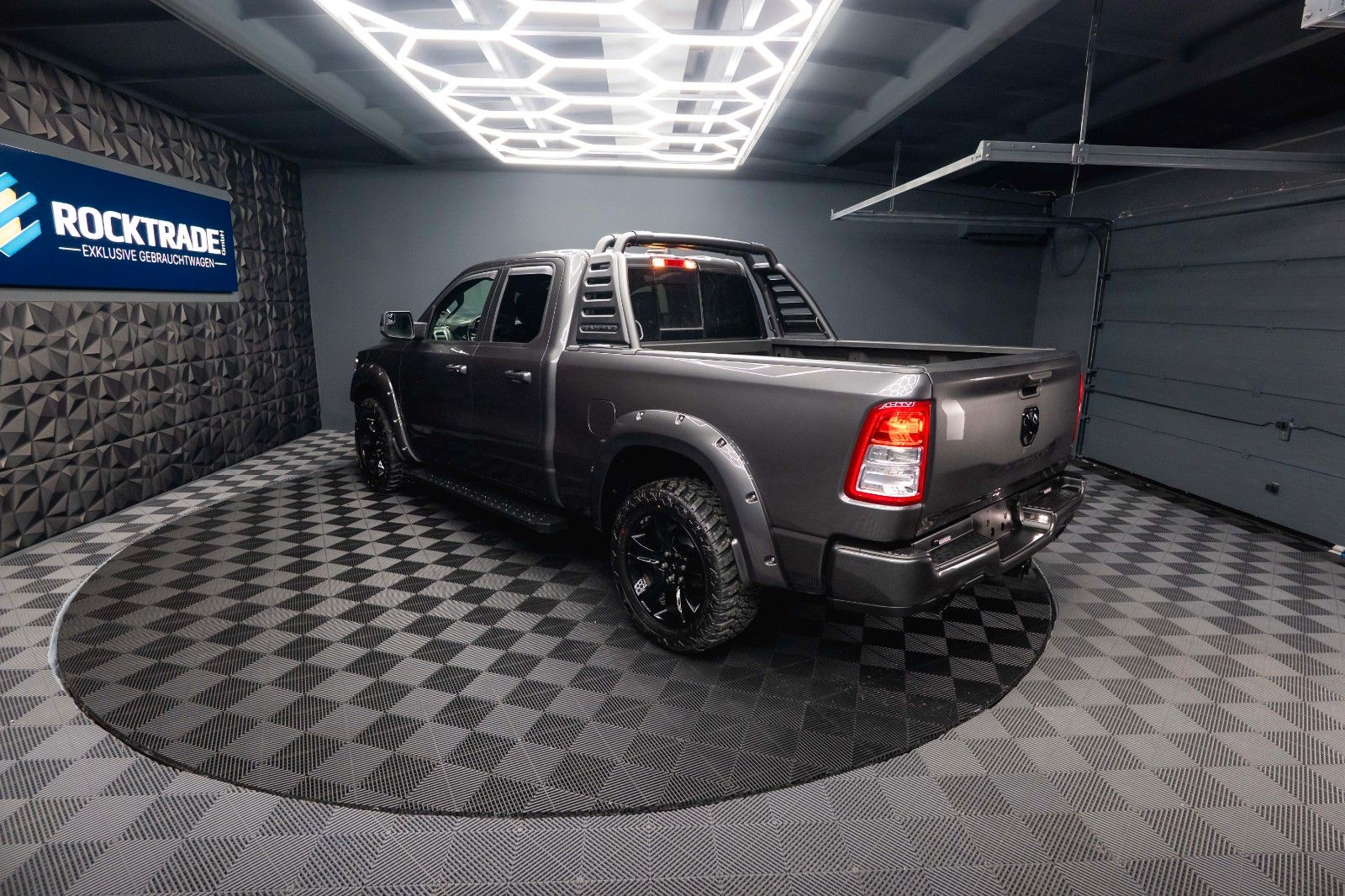 Fahrzeugabbildung Dodge RAM 5.7 V8 HEMI 4x4 OFFROAD Night Limited 19%