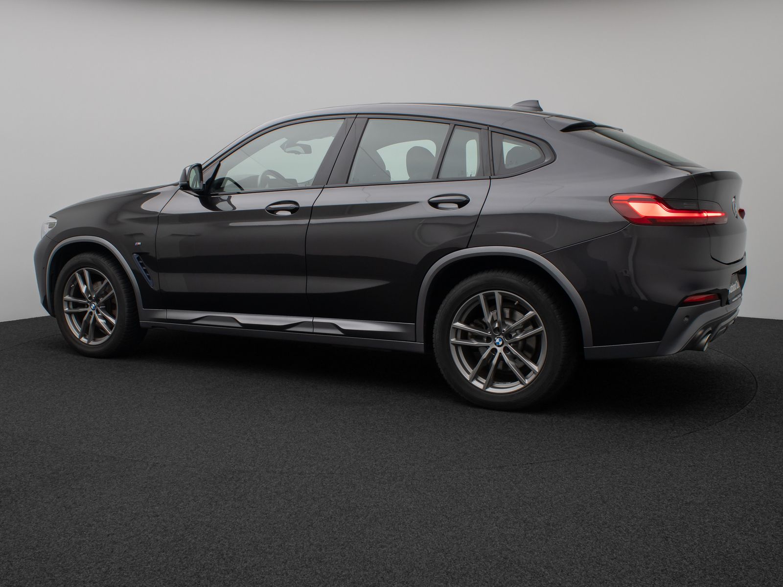 Fahrzeugabbildung BMW X4 xD20d M Sport X Panoram 360°HUD Komfort Alarm