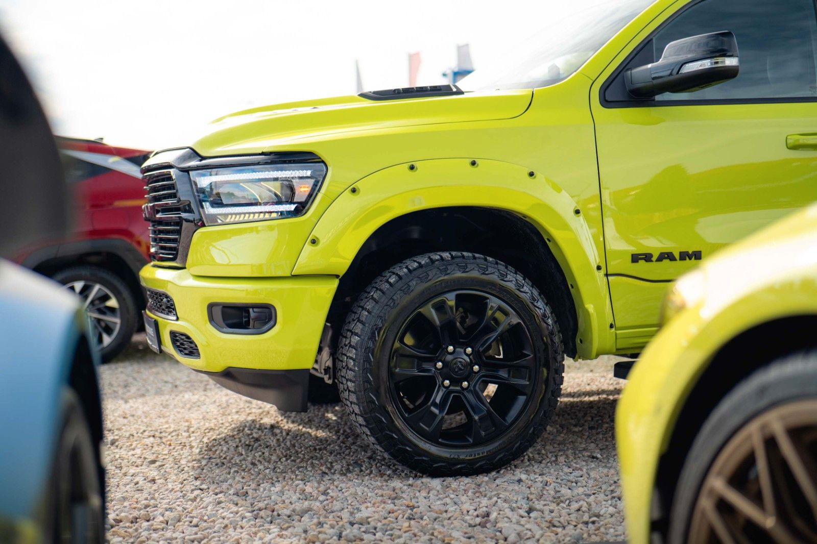 Fahrzeugabbildung Dodge RAM 5.7 V8 4x4 OFFROAD ACID YELLOW Edition LED