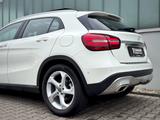 Mercedes-Benz GLA 200 URBAN *PANORAMA|NAVI|LED* - mit Benzin-Antrieb: Weiß, Schiebedach, Geländewagen