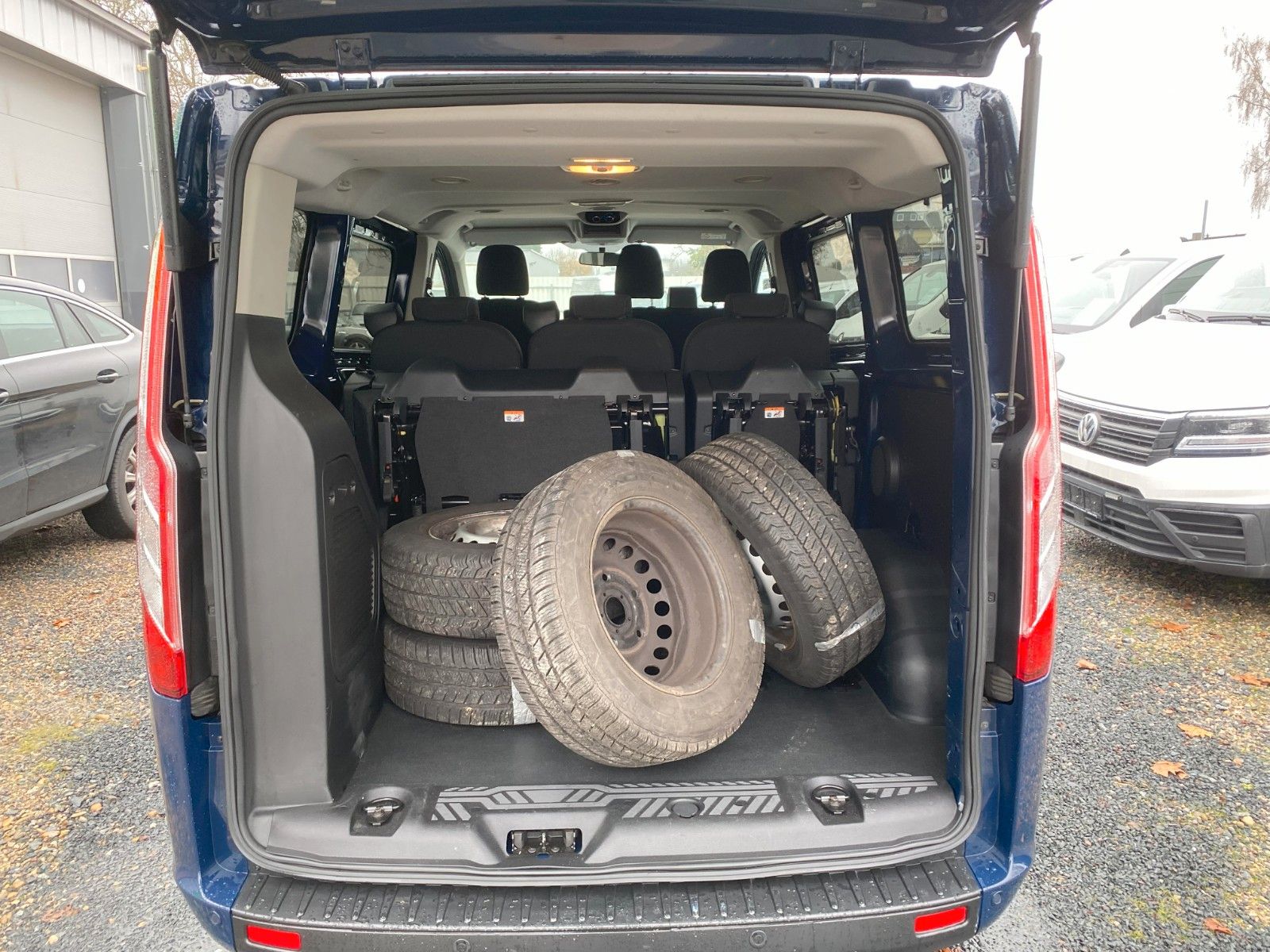 Fahrzeugabbildung Ford Transit/TourneoCustom Kombi 320 L1 Trend,9Sitze