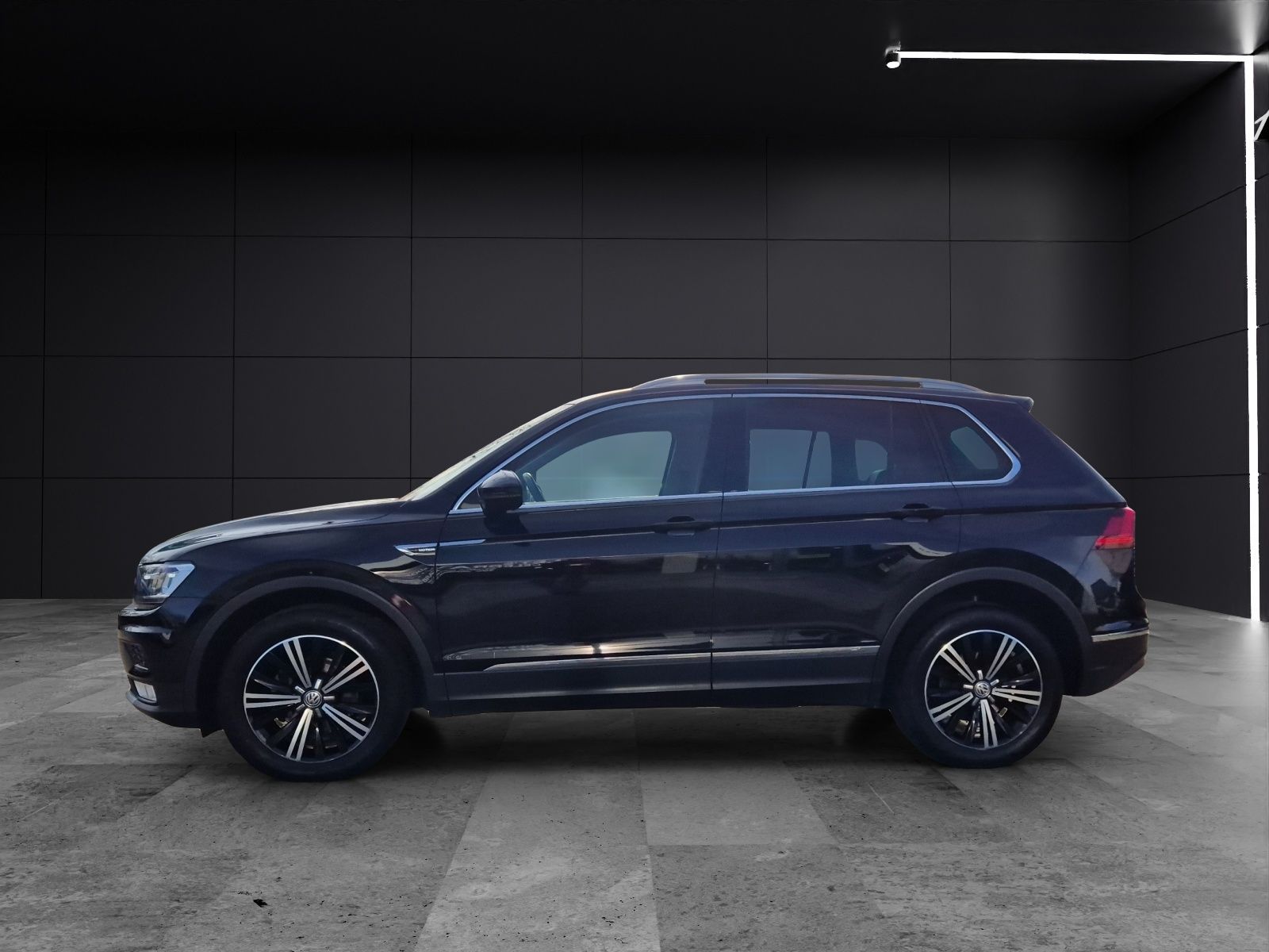 Fahrzeugabbildung Volkswagen Tiguan TDI Highline DSG 4M LED AHK Navi ACC PDC