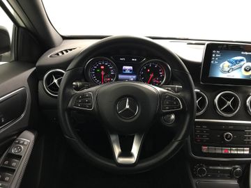 Mercedes-Benz A 200 Urban7G LED KAM NAV 18" PDC