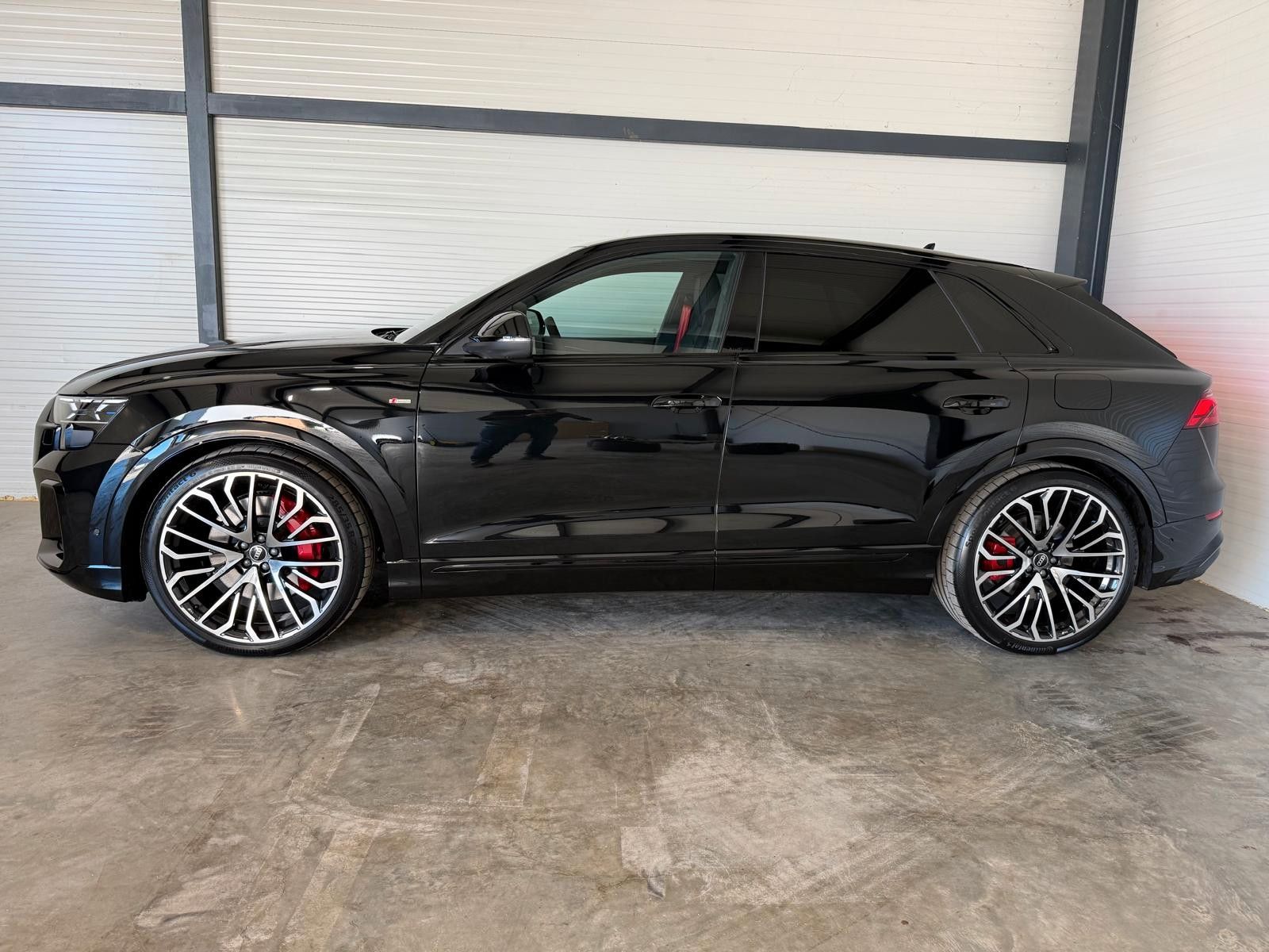 Audi Q8 60e CARBON /ROTE NÄHTE/HUD/23"/AHK/PANO imagem 3