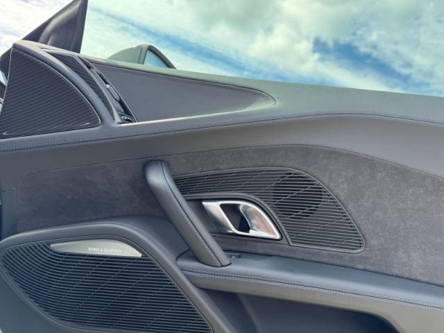 Fahrzeugabbildung Audi R8 5.2 FSI Performance Carbon Sportpaket Navi Le