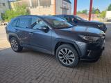 Toyota RAV 4 2.5 Hybrid Lounge Auto AWD Lounge - Toyota RAV 4 mit Benzin-Antrieb: mit Navigationssystem, mit Klimaanlage