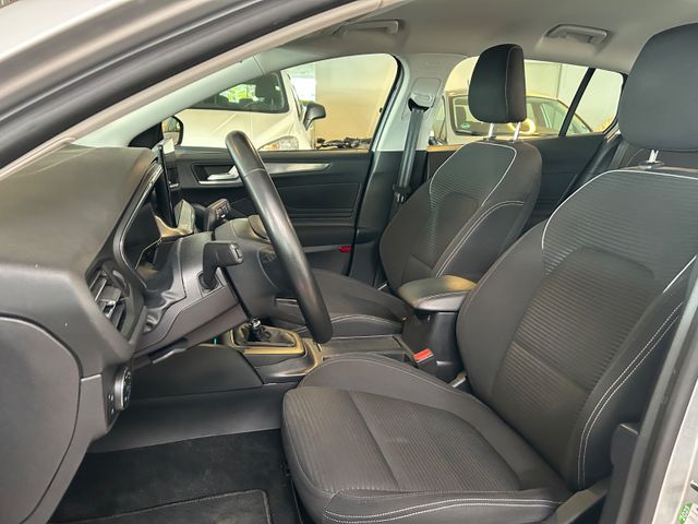 Fahrzeugabbildung Ford Focus Turnier Titanium