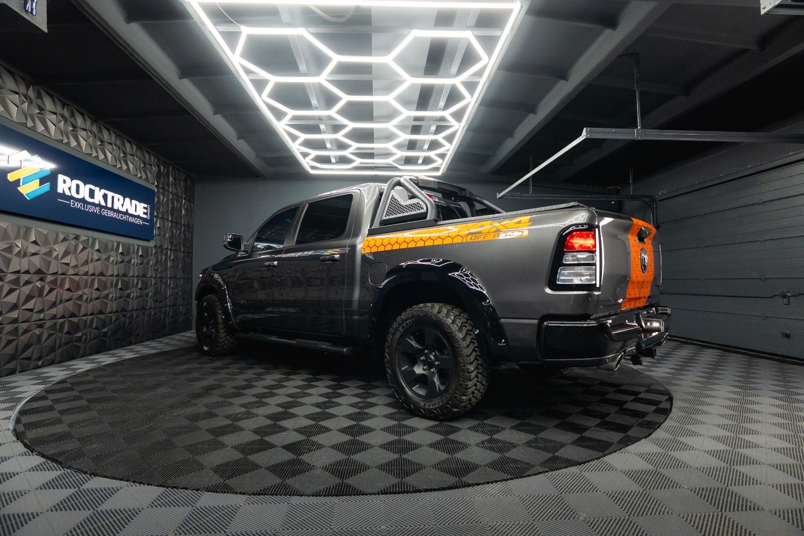 Fahrzeugabbildung Dodge RAM 5.7 V8 HEMI 4x4 OFFROAD Night Limited 19%