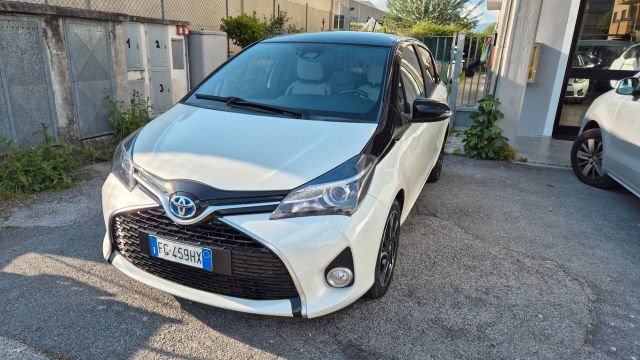 Toyota Yaris white edition