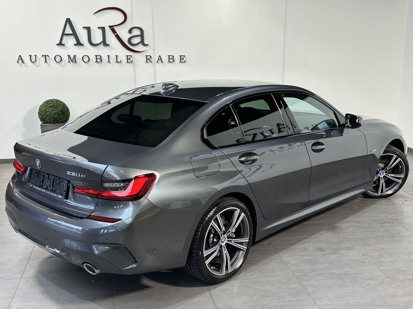 Fahrzeugabbildung BMW 330e M-Sport NAV+LASER+ACC+HEAD-UP+KAMERA+19ZOLL