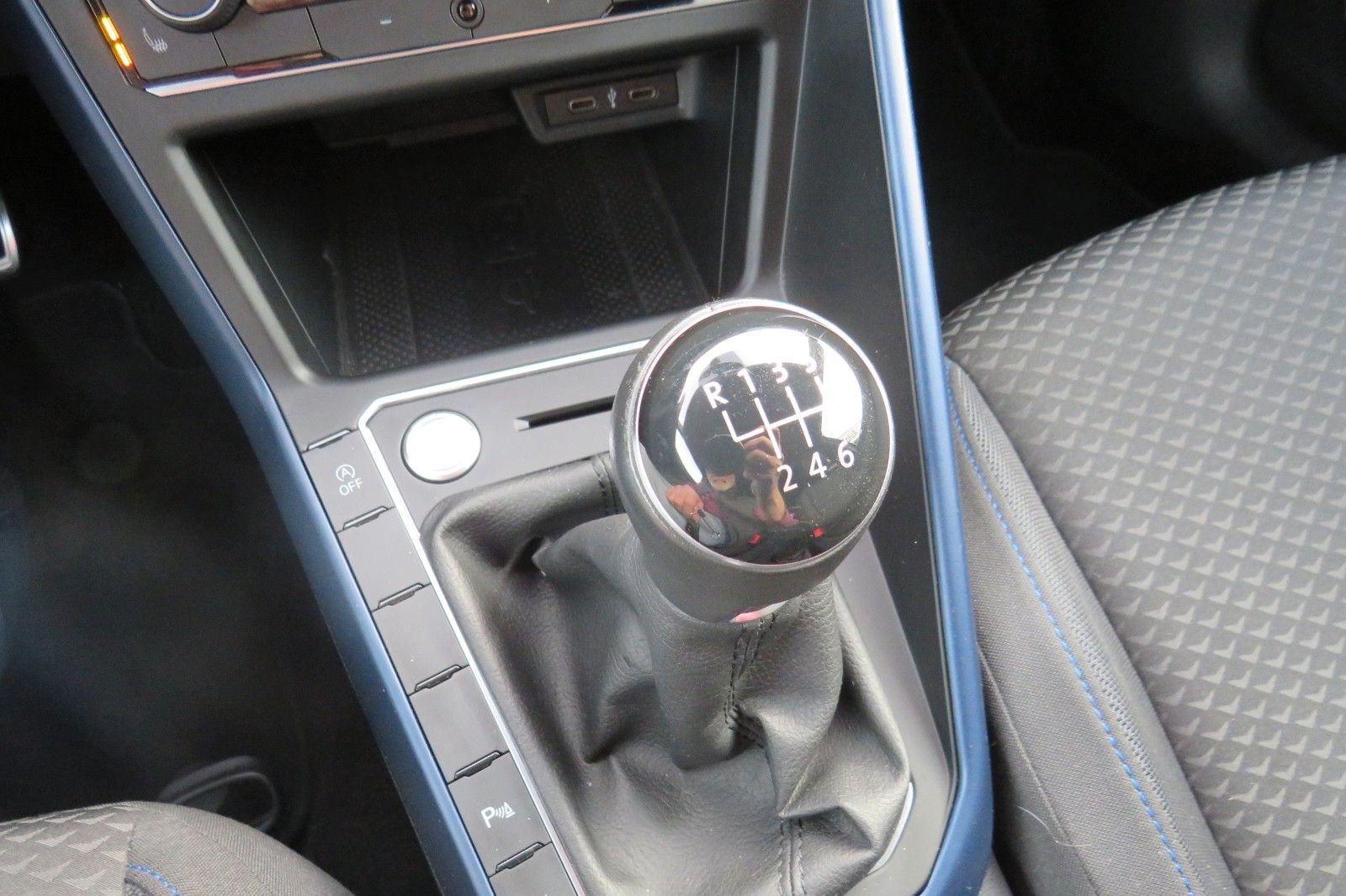 Fahrzeugabbildung Volkswagen Polo United KAMERA SITZH. NAVI KEYLESS APP-CON 1