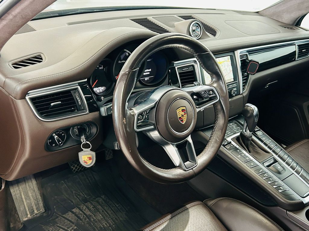 Porsche Macan Turbo*SPORT-CHRONO*LUFT*PANO*STHZG*AHK