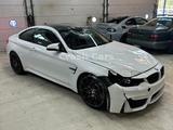 BMW M4 Coupe M-Performance*LED*Head-Up*Harman-Kardon - : Unfallwagen