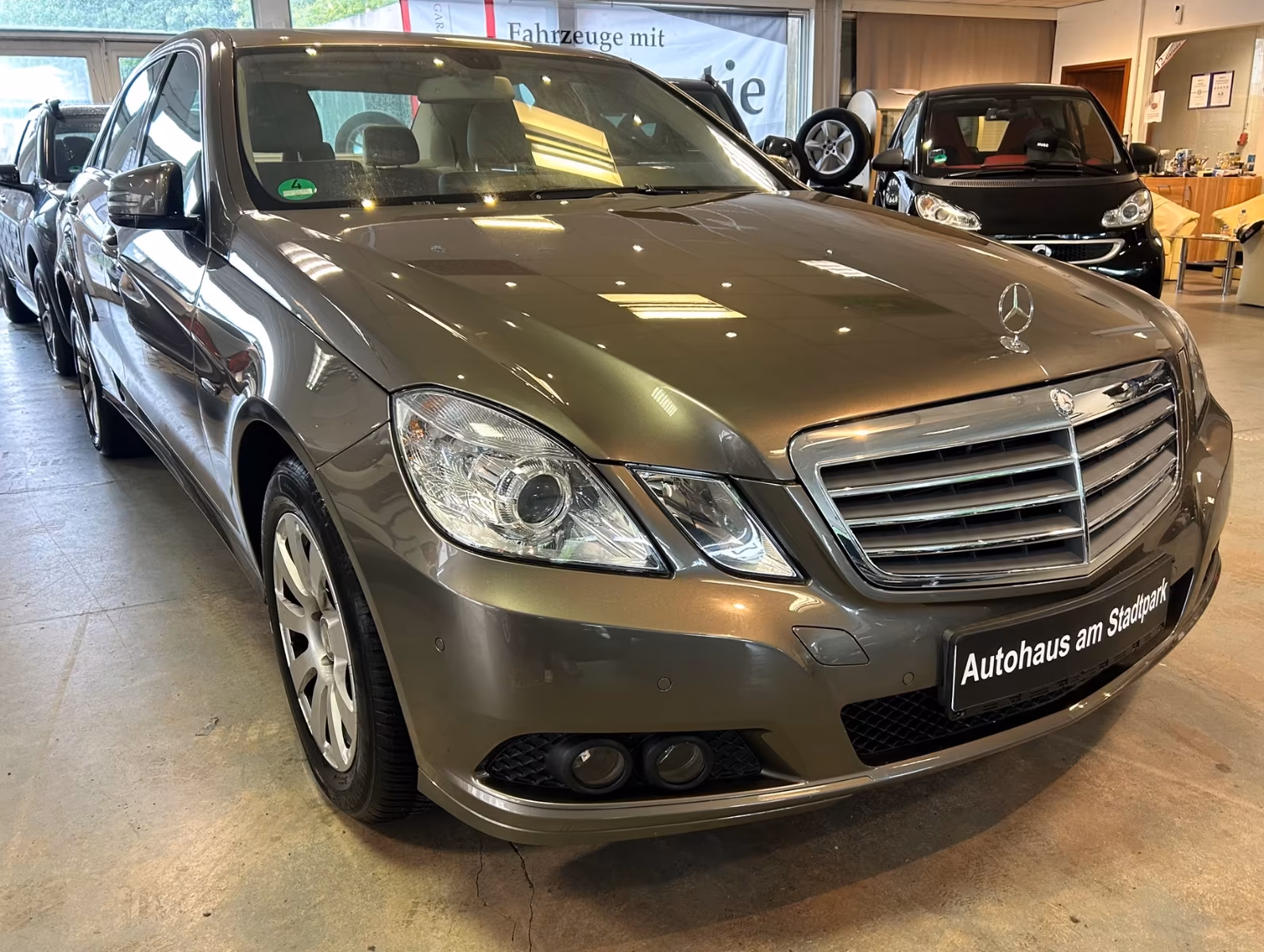 Mercedes-Benz E 220 CDI Lim. Automatik-PDC-SH-77TKM