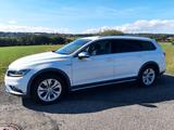 Volkswagen Passat Alltrack 2.0 TDI/DSG/4M/Matrix-LED - weiße Volkswagen Passat Alltrack