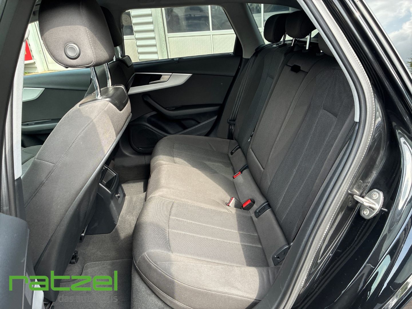 Fahrzeugabbildung Audi A4 Avant 35 TFSI S tronic Navi LED El. Heckklapp