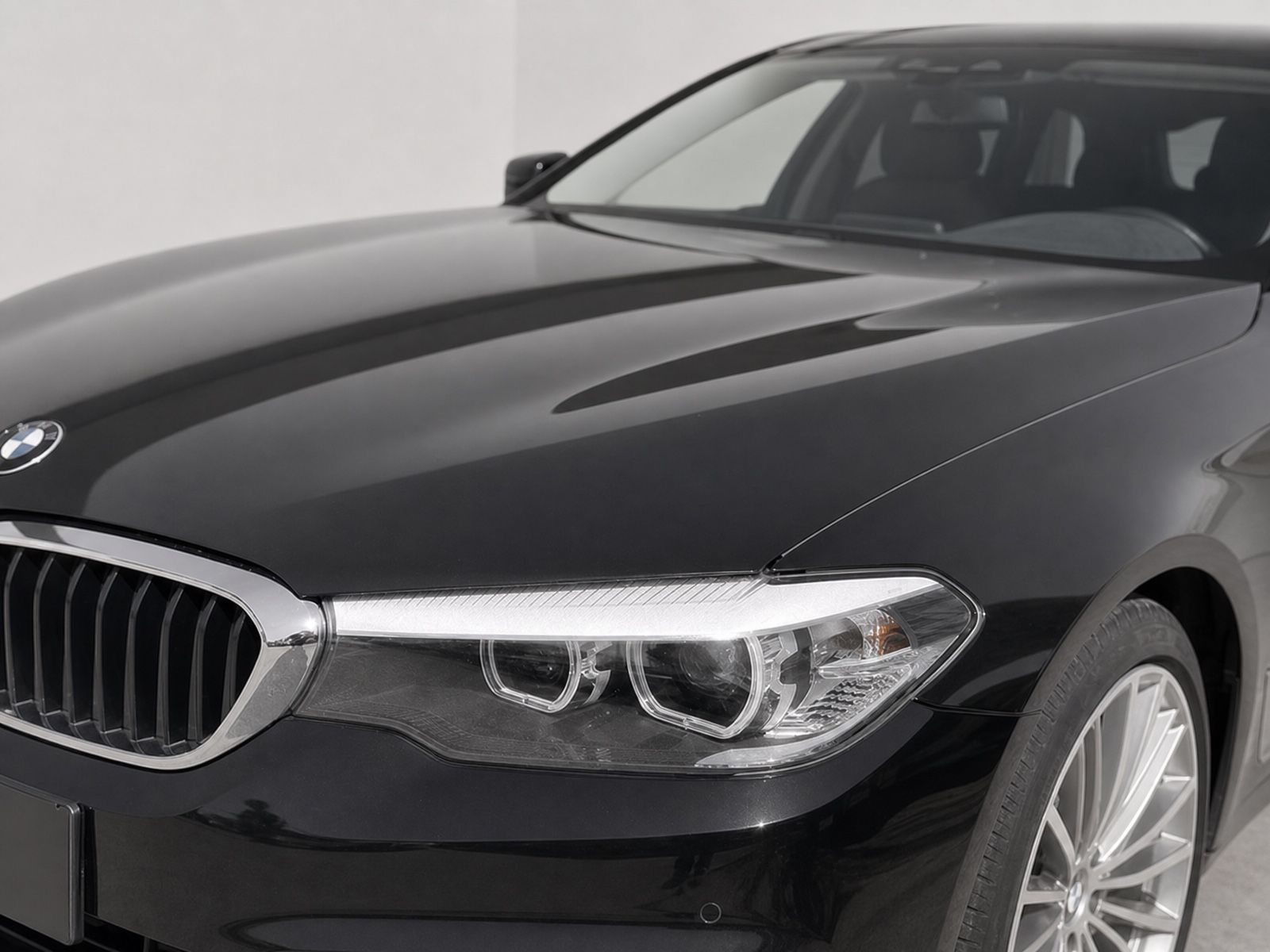 BMW 530 530 i Touring Sport Line**LED Scheinwerfer*AHK*, Ansicht 4