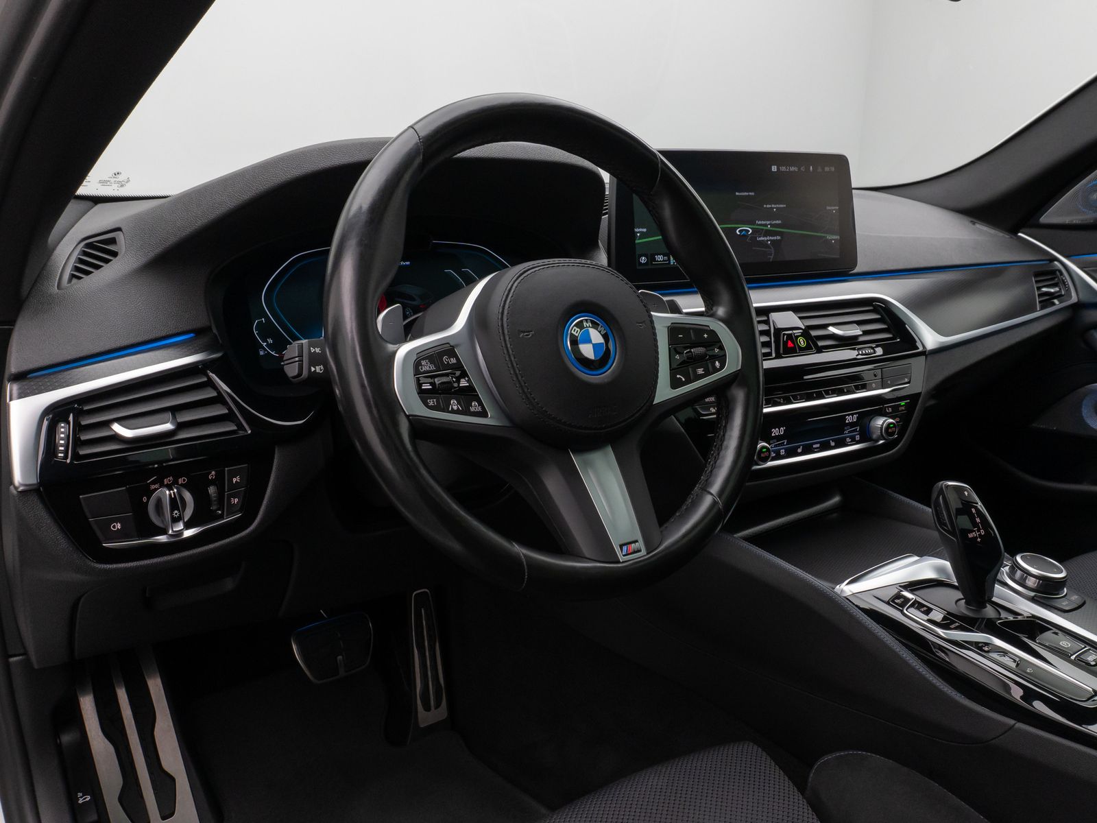 Fahrzeugabbildung BMW 530e M Sport Panorama 360°Laser HUD Komfort 20"