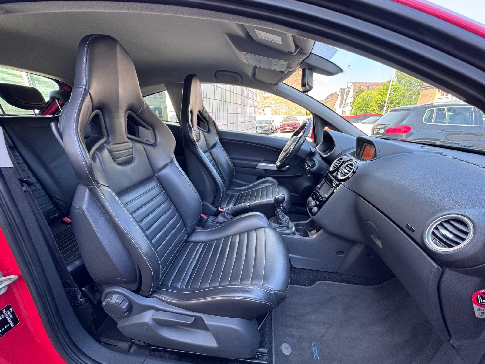 Opel Corsa D OPC RECARO-SITZE,NAVI,LEDER,GEPFLEGT