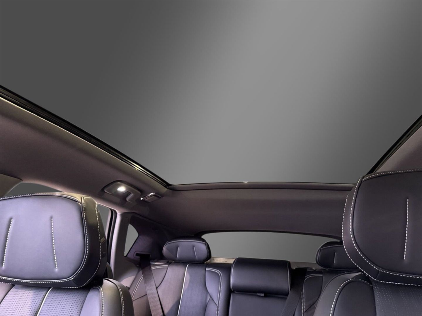 Fahrzeugabbildung Cadillac OPTIQ AWD Studio Edition 1 of 50 inkl. Winterrad