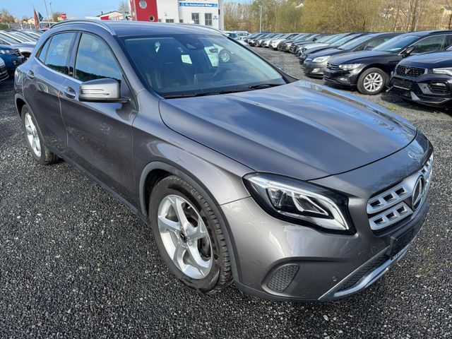 MERCEDES-BENZ GLA 220 2.1 CDI *URBAN*AUTOMATIK*PDCHI+VO+PARK-A