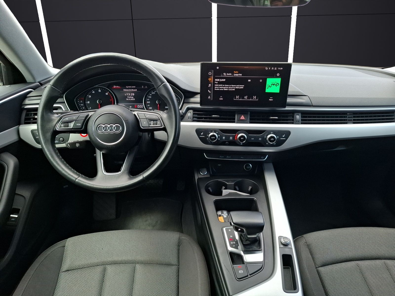 Fahrzeugabbildung Audi A4 Avant 35 TFSI S-tronic Navi GRA PDC SH LM