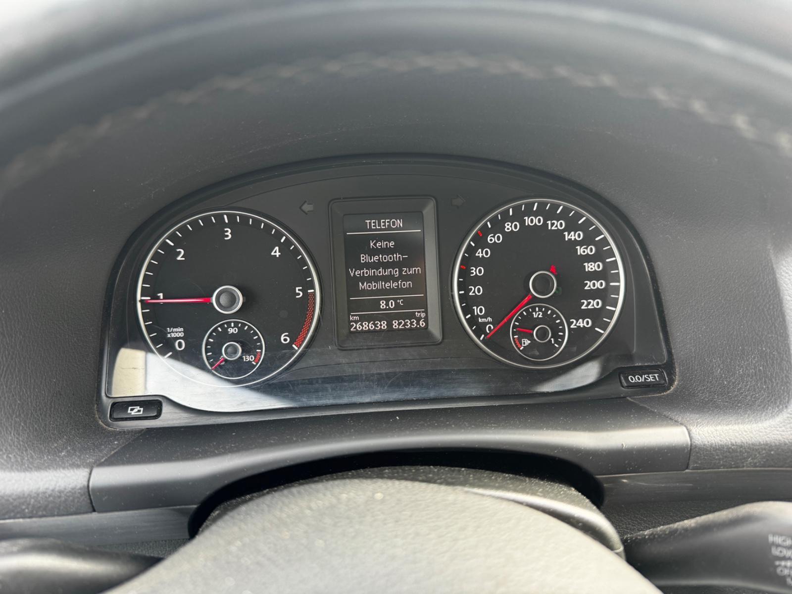 Volkswagen Touran 2011 — photo 10