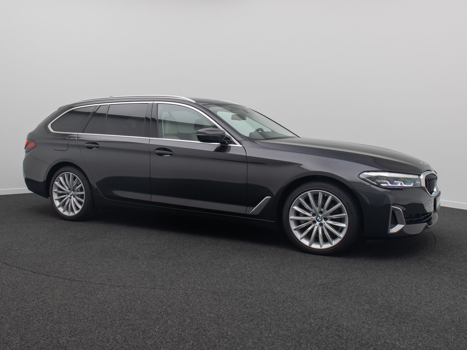 Fahrzeugabbildung BMW 520d Luxury Line Kamera DAB HiFi WLAN Alarm 19"
