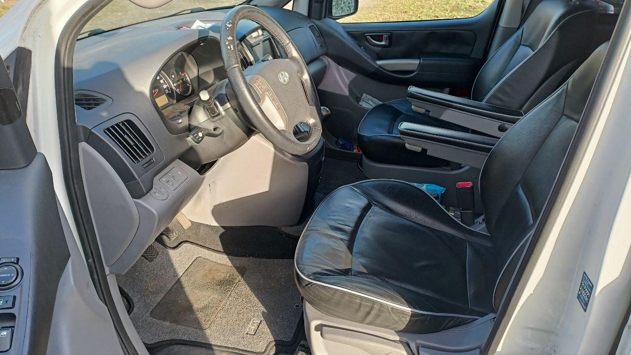 Hyundai Vollausstattung, 1. Hand, 8-fach bereift