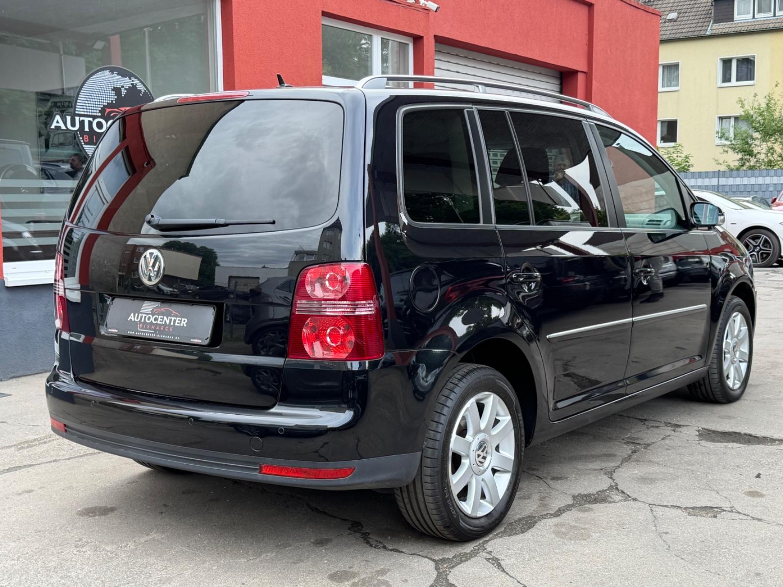 Volkswagen Touran Highline 7-SITZE/BI-XENON/AUS 1.HAND/