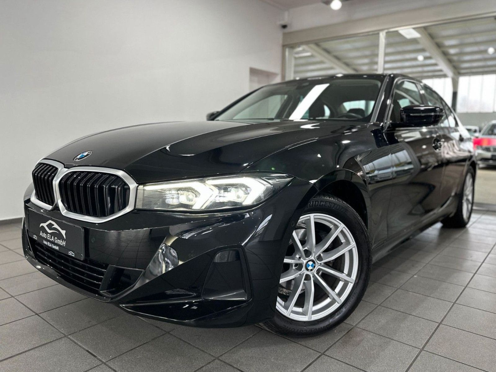 BMW 318 i Limousine 1.Hand|Kamera|Navi|LED|Memory foto 2