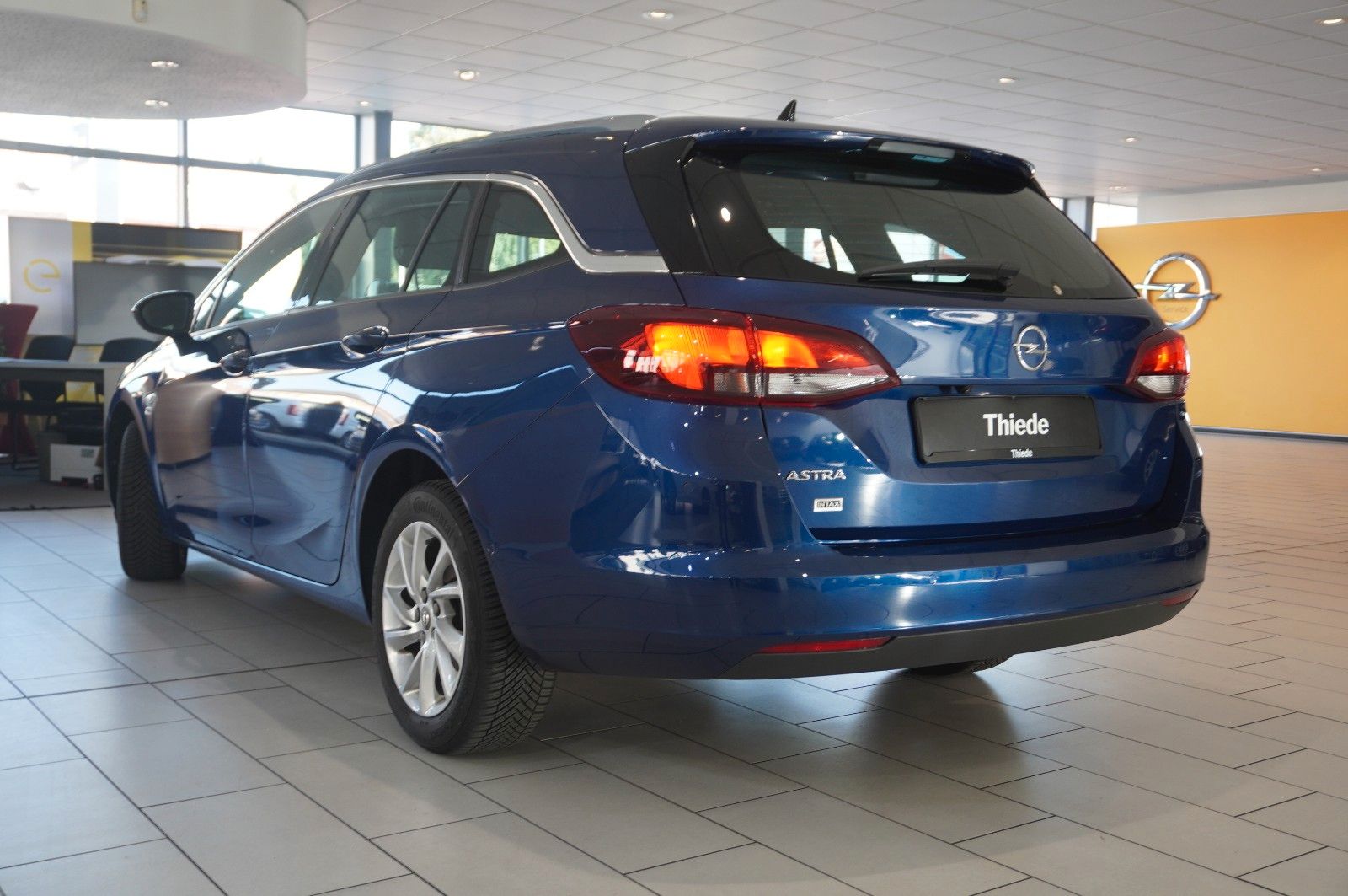 Fahrzeugabbildung Opel Astra K ST 1.2T ELEGANCE NAVI/LED/KAMERA/SHZ/DAB