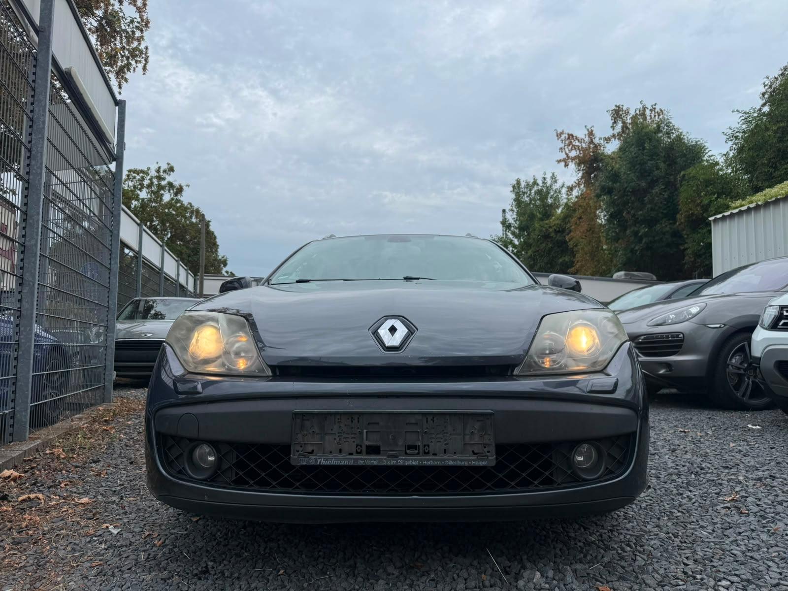 Renault Laguna 2010 — photo 17
