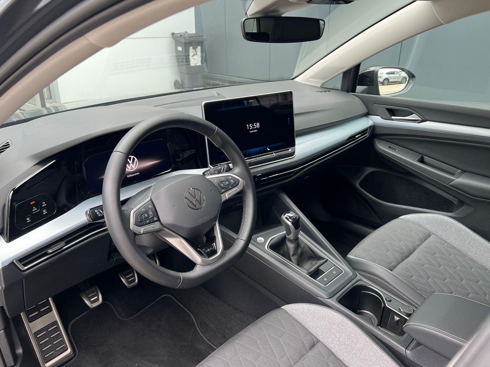 Fahrzeugabbildung Volkswagen Golf VIII GOAL 1.5 TSI *LED, App-Connect, 16'-LM