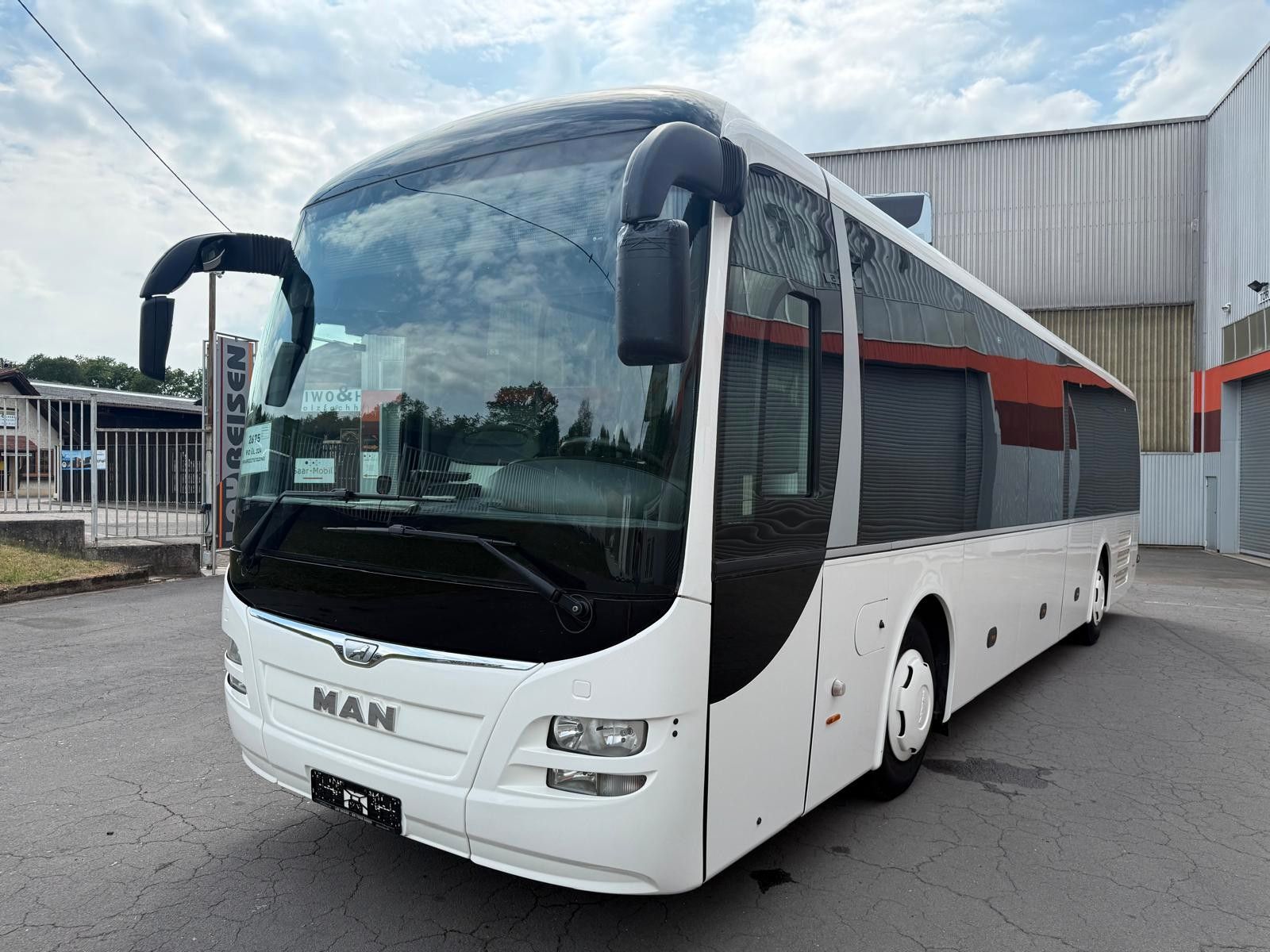 MAN  2015 - Image 3 of 32