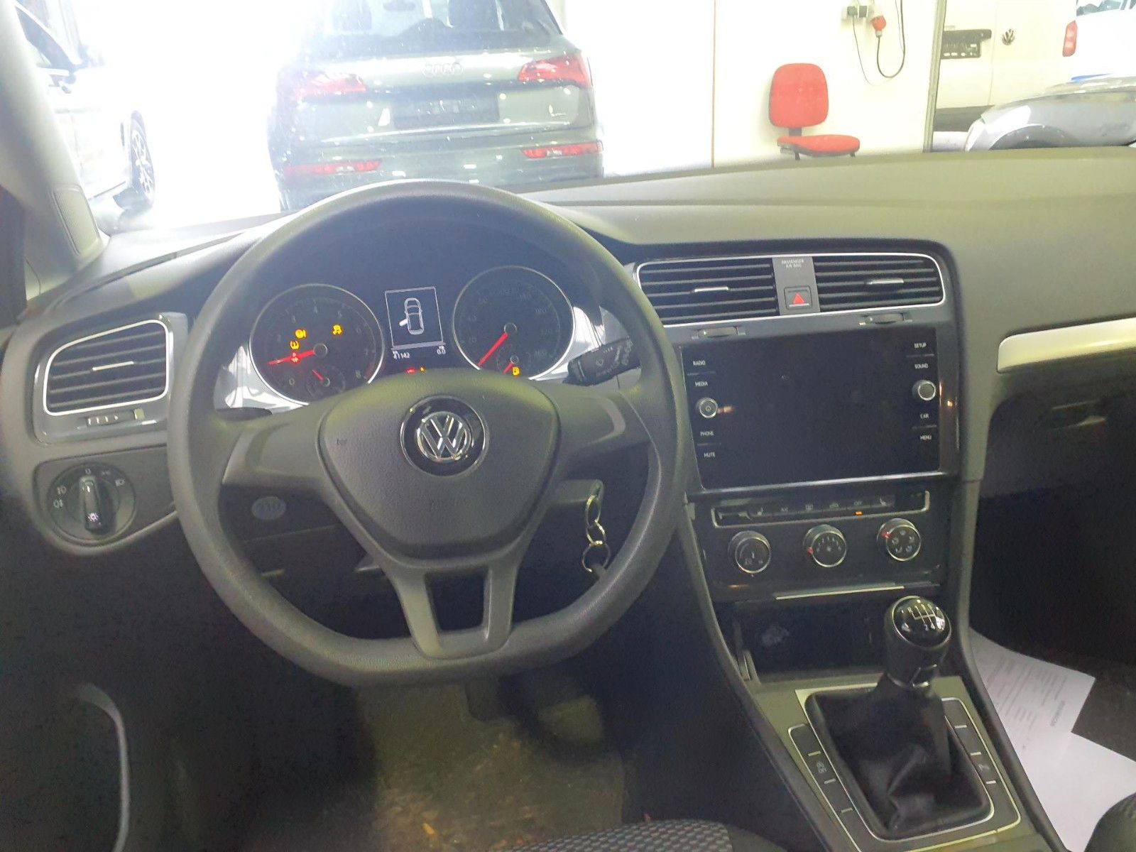 Fahrzeugabbildung Volkswagen Golf VII LIM. SITZH. TELVOR 8-FACH 4T. PDC 1.HD