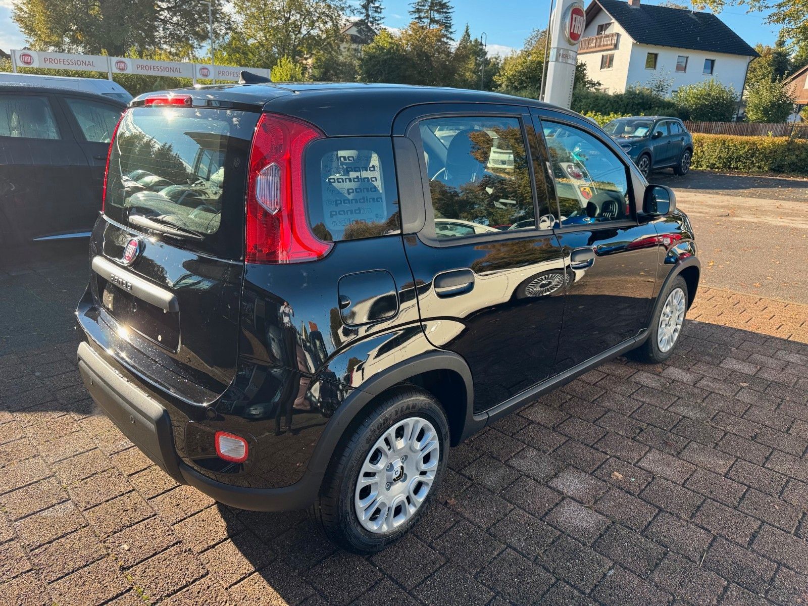 Fahrzeugabbildung Fiat Panda Pandina MY24 Hybrid 1.0 GSE 51kw (70PS)