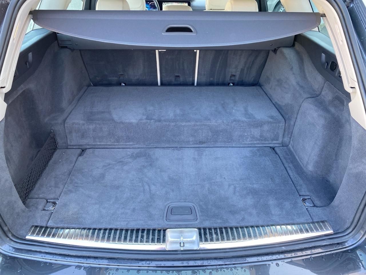 Fahrzeugabbildung Mercedes-Benz E 300de 4M T WIDESCREEN+AHK+EASYPACK+AMBIENTE+