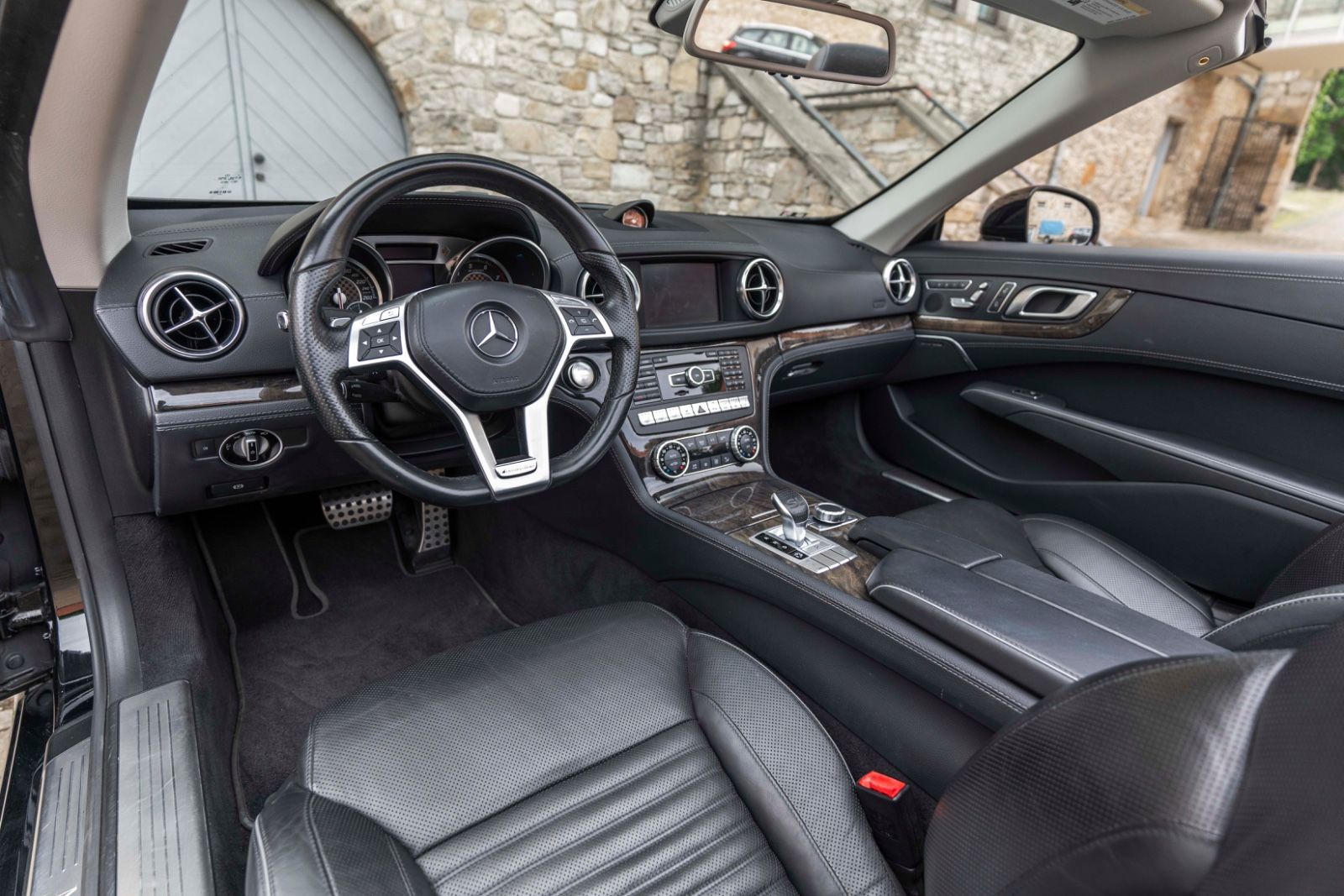 Fahrzeugabbildung Mercedes-Benz SL 400 Roadster H&K KAM NAV AMBIENT 19' RDK TOTW