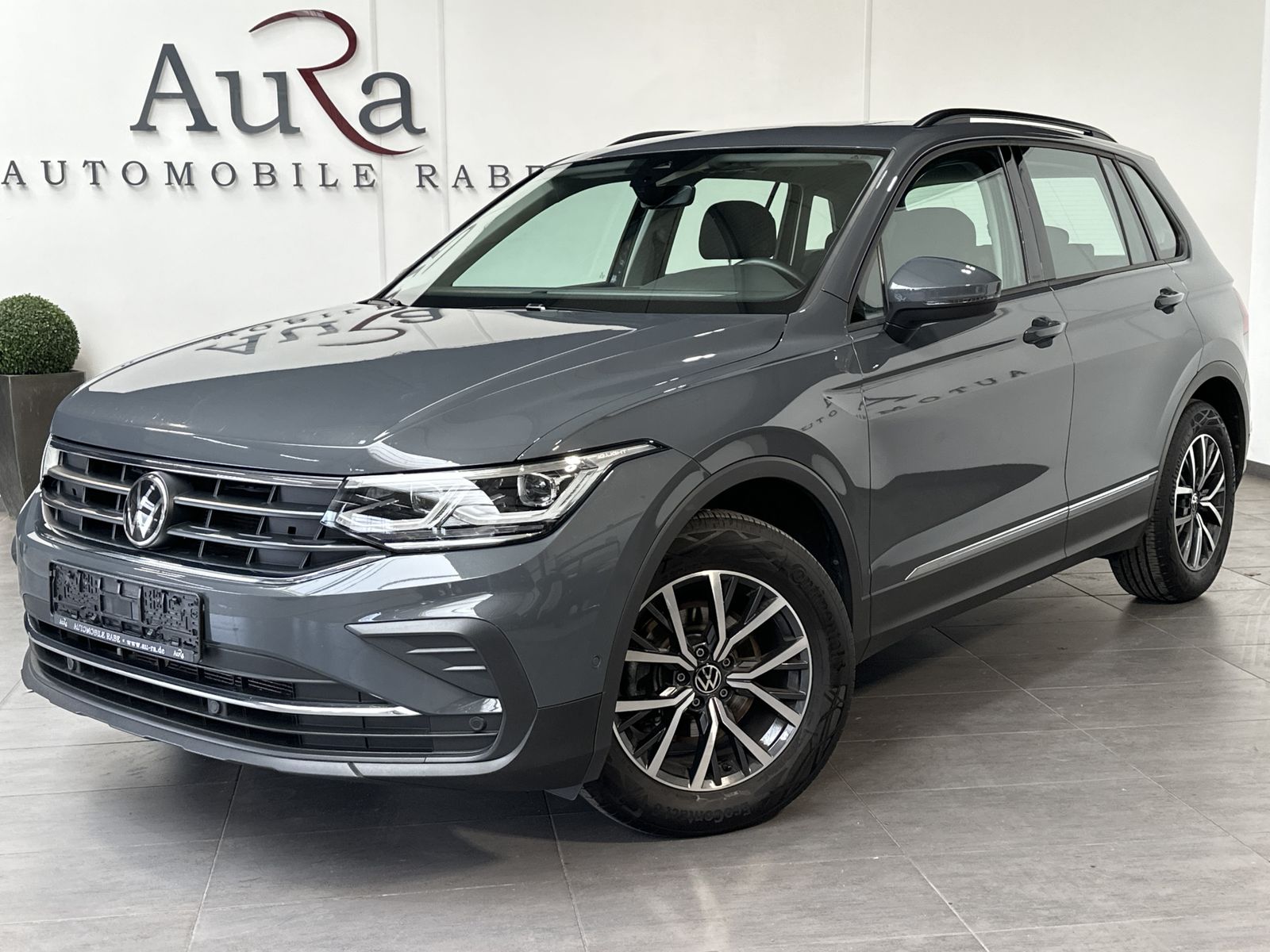 Fahrzeugabbildung Volkswagen Tiguan 2.0 TDI DSG 4M Life NAV+LED+KAM+PANO+AHK