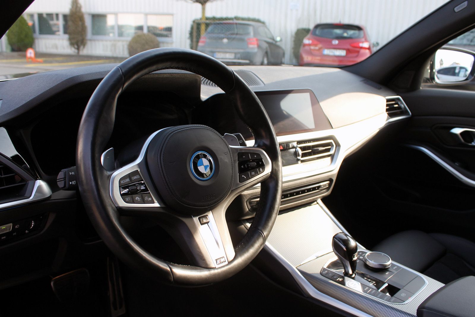Fahrzeugabbildung BMW 330e Touring M-Sport Steptr Nav ACC LED PDC 360°