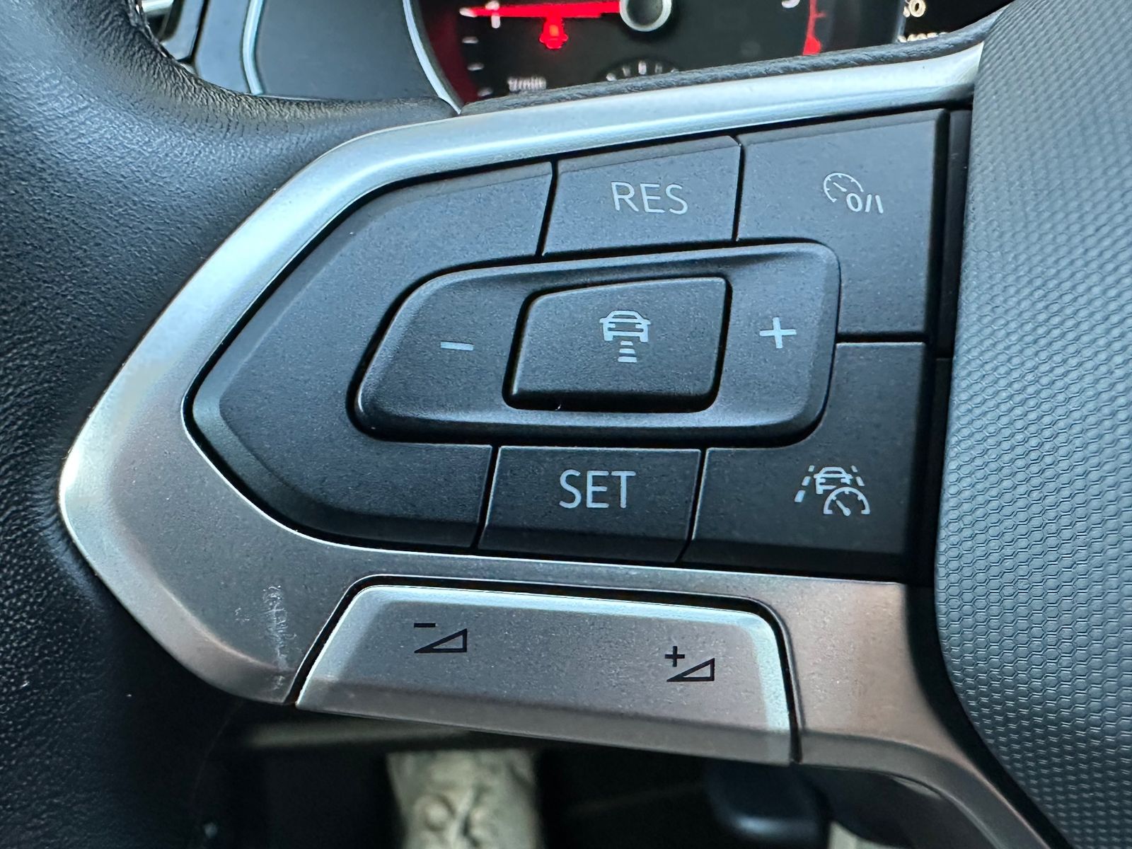 Fahrzeugabbildung Volkswagen Passat Variant 2.0 TDI DSG Elegance NAV+LED+PANO
