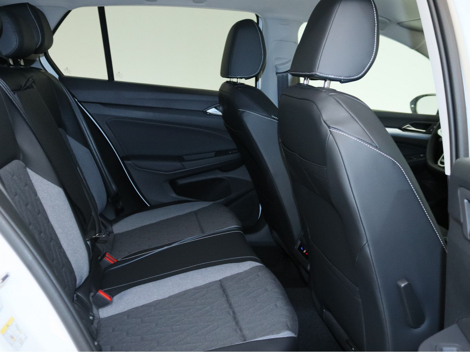 Volkswagen Golf VIII 1.5 eTSI Energy ACC NAVI KAMERA SHZ foto 10
